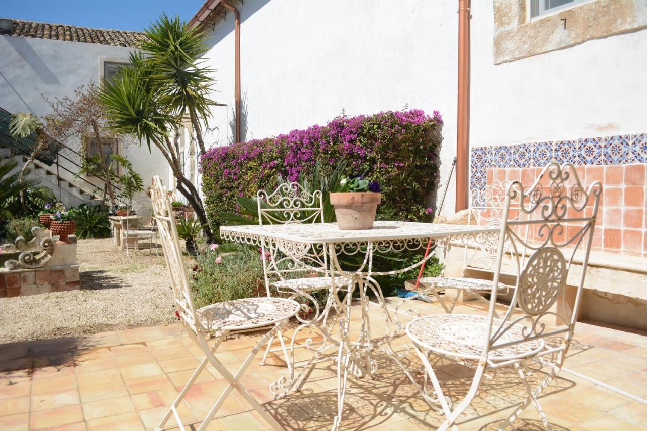 Casale Rocca Fiorita Bed & Breakfast Acate Bagian luar foto