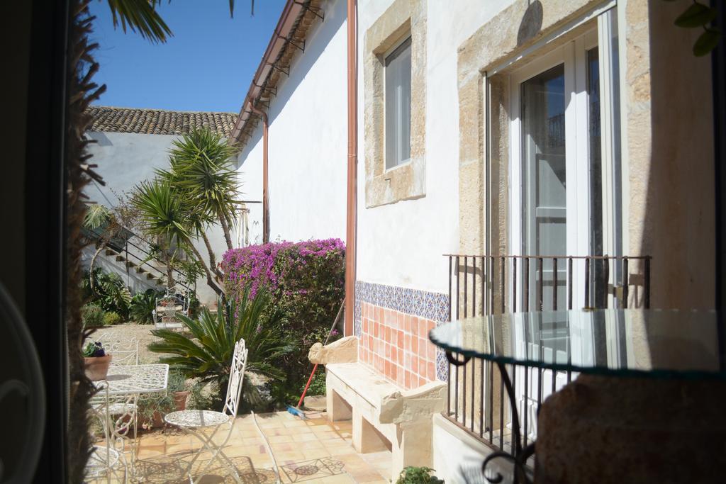 Casale Rocca Fiorita Bed & Breakfast Acate Bagian luar foto